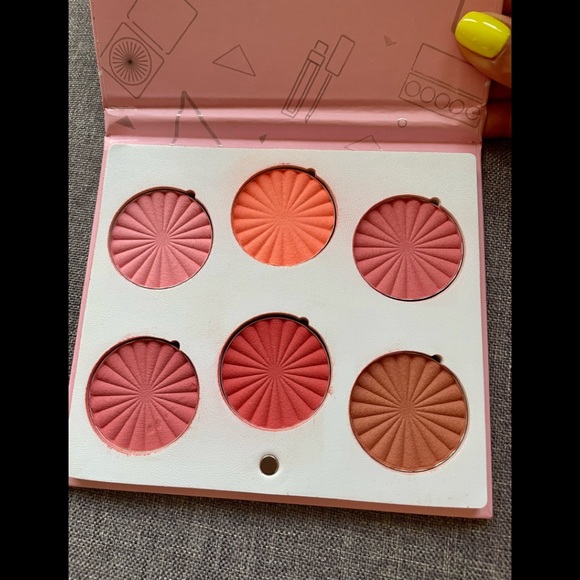 OFRA
MINI MIX FACE PALETTE - CHARM YOUR CHEEKS - Picture 2 of 7